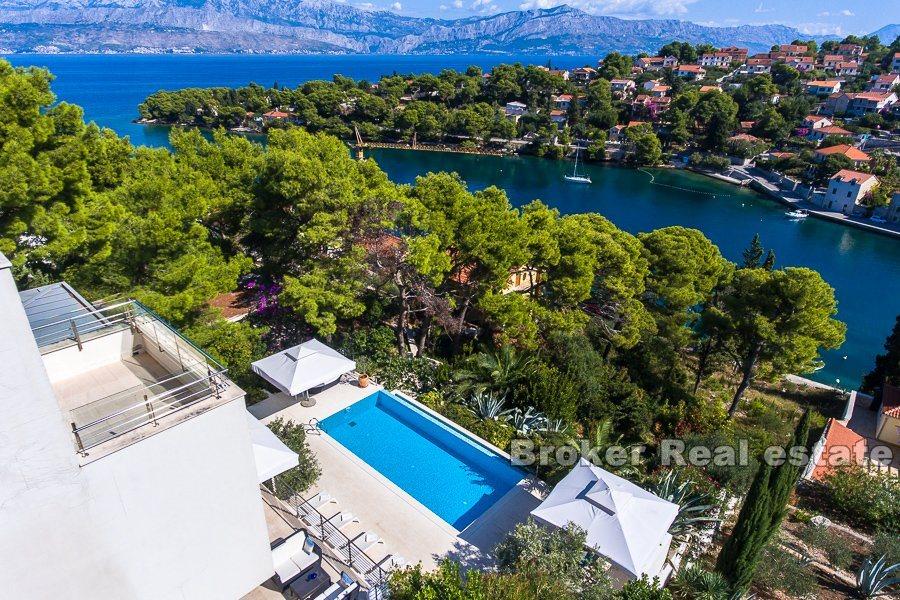 Modern villa med pool, till salu