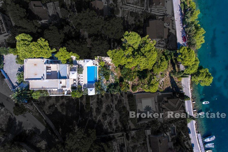 Modern villa med pool, till salu