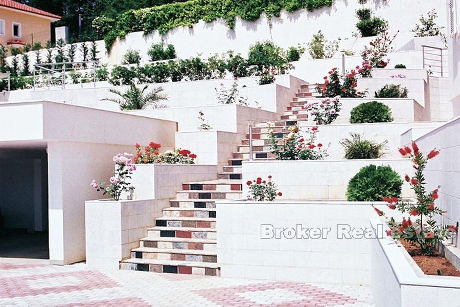 Великолепная вилла с видом на открытое море