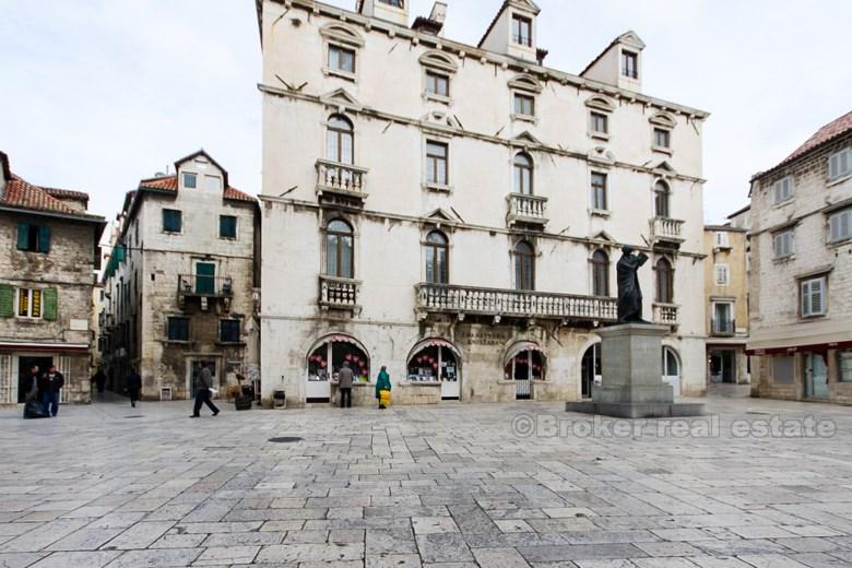 Exclusive location and apartment!