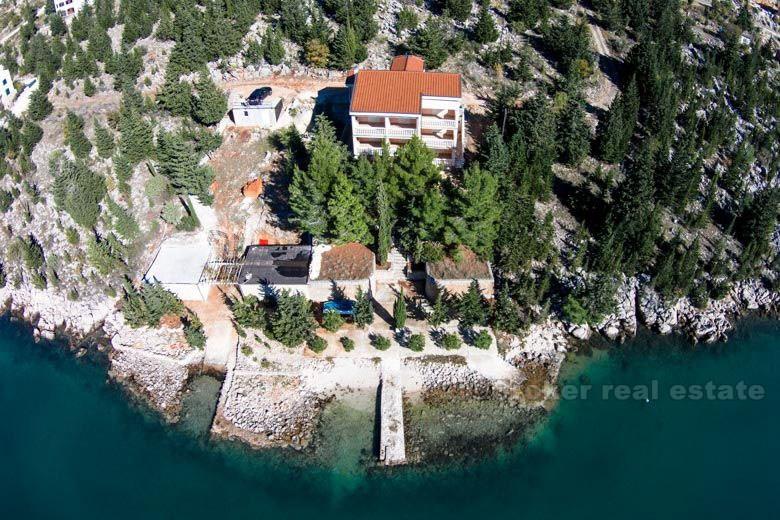 Villa on a beautiful location, for sale