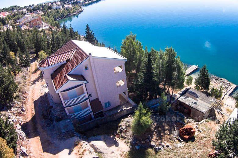 Villa på en vakker beliggenhet, til salgs
