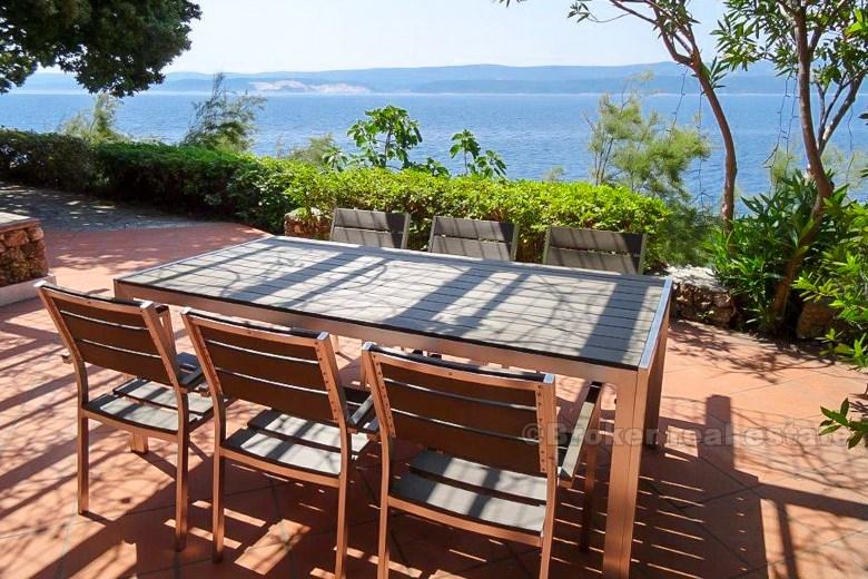 Haus mit großem Bauland, am Meer, zu verkaufen