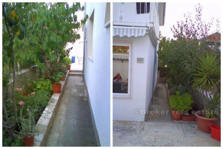 Frittliggende to-etasjes hus, til salgs