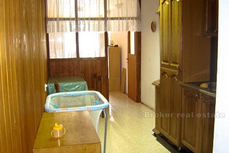 Lägenhet i ett gammalt hus på strandpromenaden, till salu