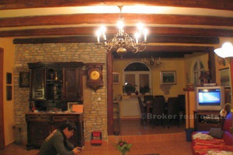 Fully furnished villa with a swimming pool, for sale