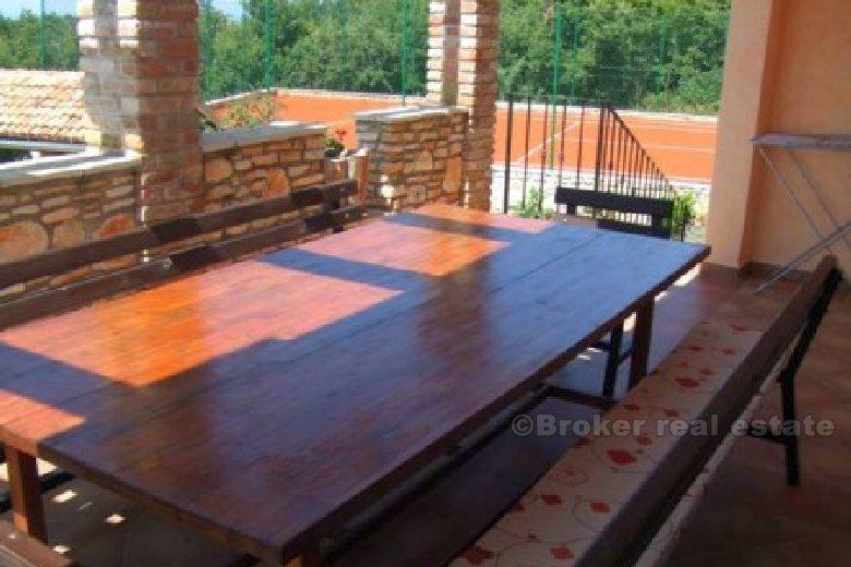 Vakker villa med svømmebasseng, til salgs