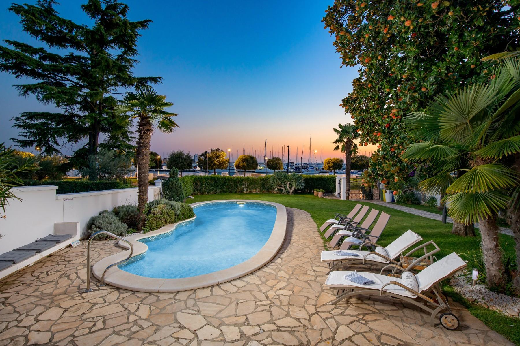 001-3437-30-umag-seafront-villa-with-pool-for-sale