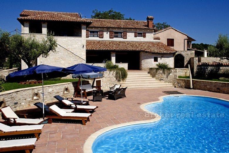 Luksuzna vila s bazenom, na prodaju