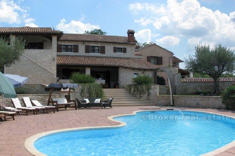 Luksuzna vila s bazenom, na prodaju