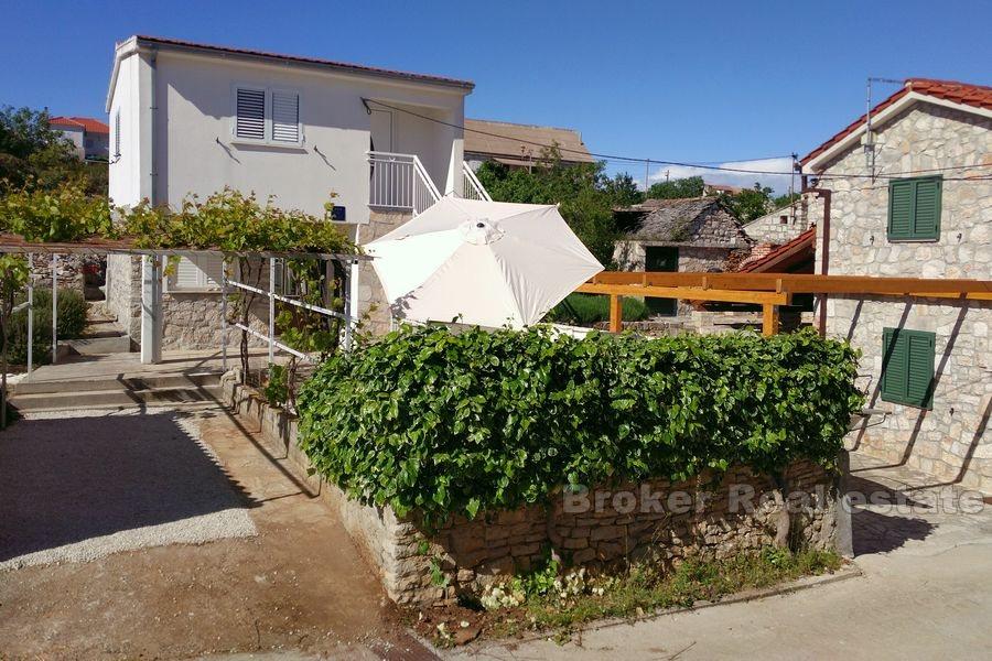 Renoviertes Haus in einem kleinen Dorf, zum Verkauf