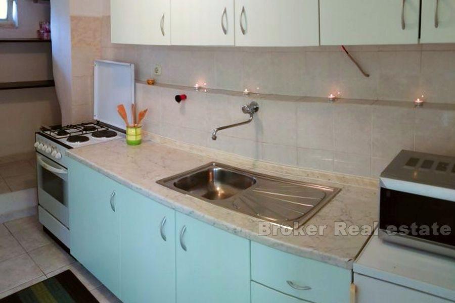 Renoverat hus i en liten by, till salu