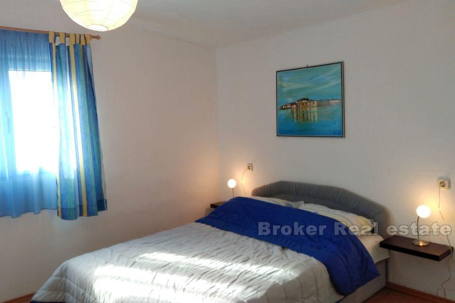 Renoverat hus i en liten by, till salu