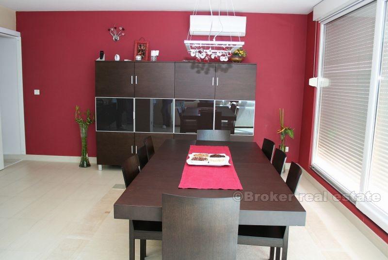 Piękna penthouse, powierzchnia Znjan, na sprzedaż