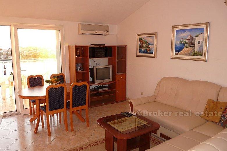 Attraente casa con vista sul mare, in vendita