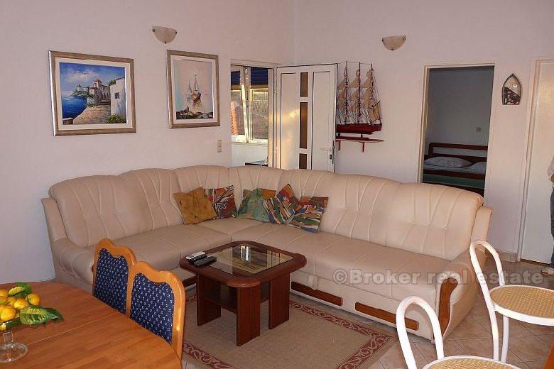 Attraente casa con vista sul mare, in vendita