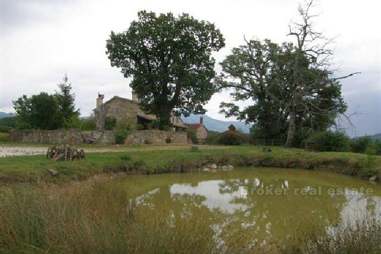 Eco Village avec 9 maisons, à vendre