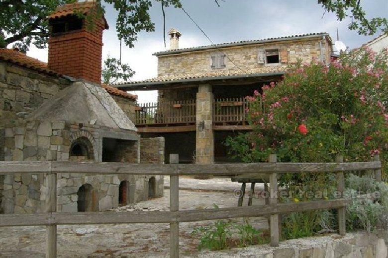 Eco Village med 9 hus, till salu