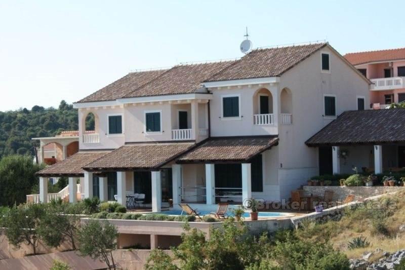 Bella villa di lusso, in vendita