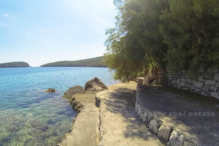 Vakker villa med privat strand, til salgs