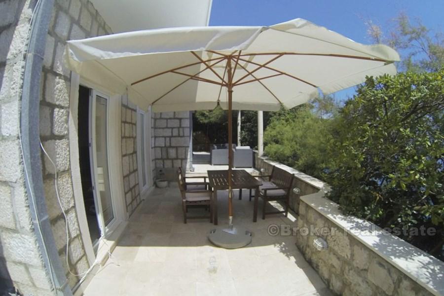 Vakker villa med privat strand, til salgs