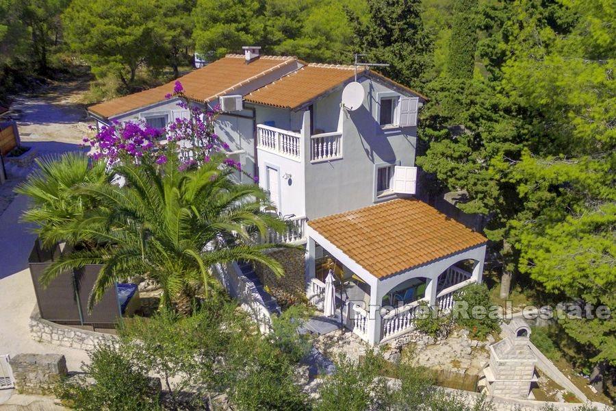 House in a nice bay, overlooking the sea, for sale