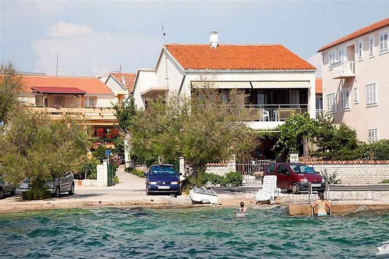 House in the first row to the sea, for sale
