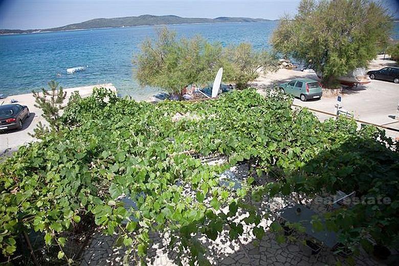 House in the first row to the sea, for sale
