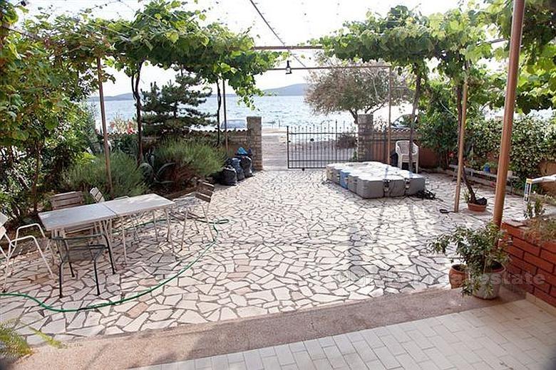 House in the first row to the sea, for sale