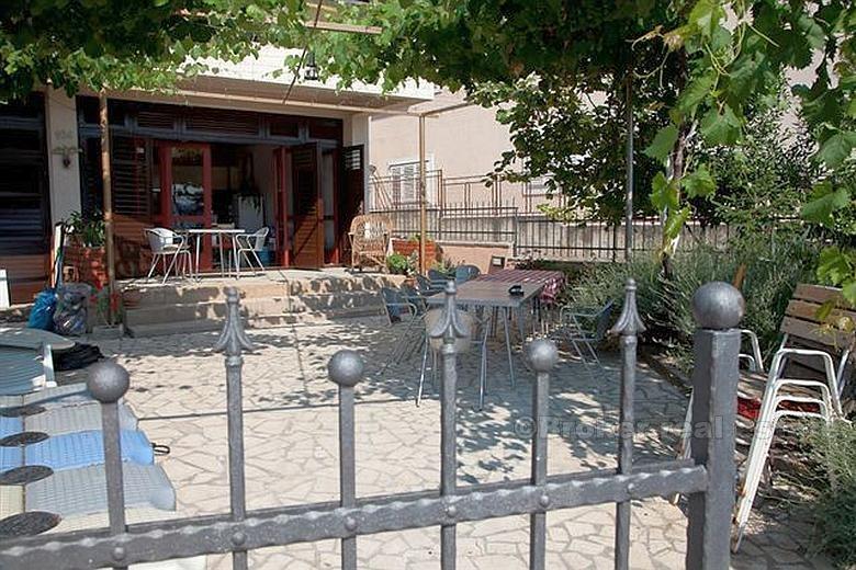 Hus i første rad til sjø, til salgs