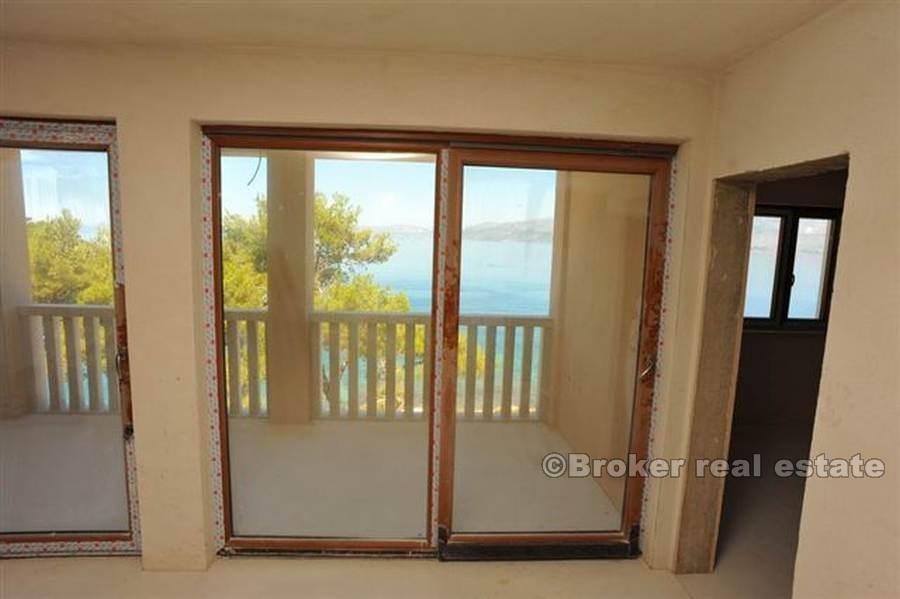 Apartments in the first line to the sea, for sale