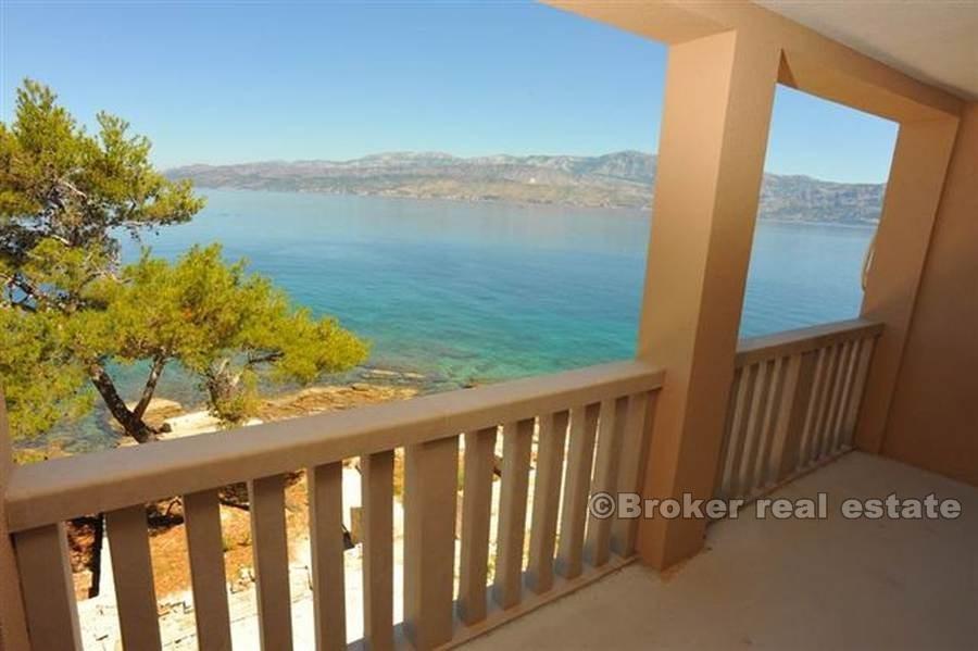Apartments in the first line to the sea, for sale