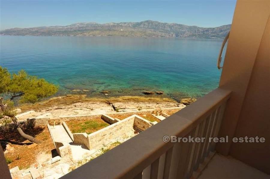 Apartments in the first line to the sea, for sale
