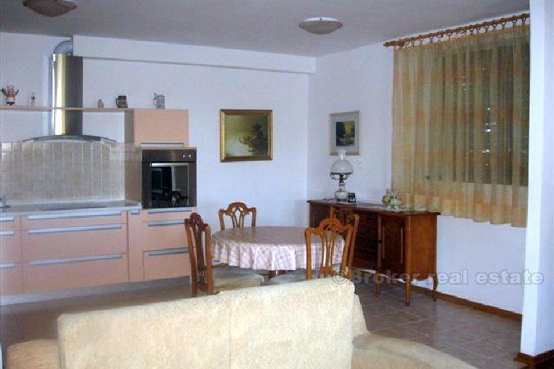 Appartement avec vue sur mer, zone Meje, à vendre