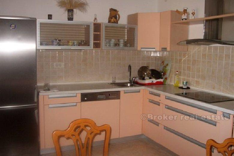 Leilighet med havutsikt, område Meje, til salgs