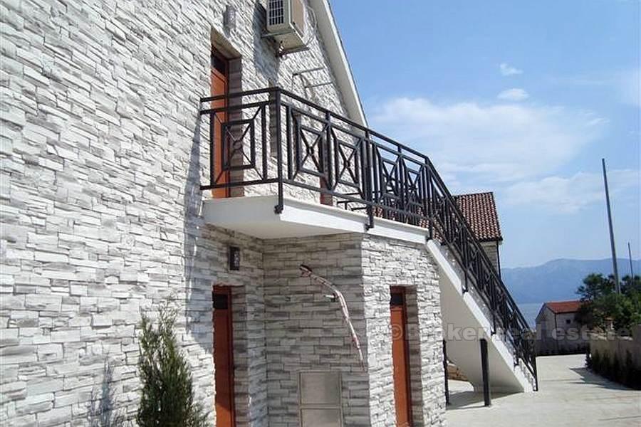 Zweistöckiges Haus, zum Verkauf