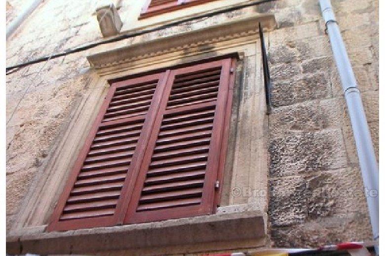 Renowacja kamienicy, na sprzedaż