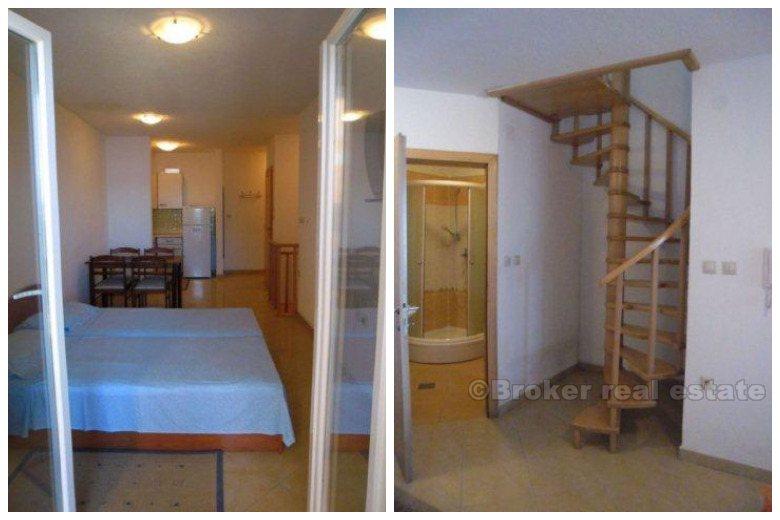 Appartamento duplex con vista sul mare, in vendita