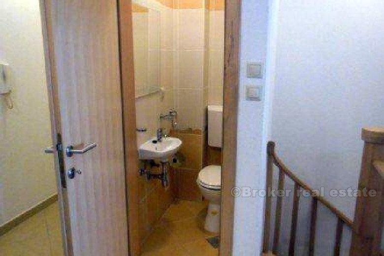 Appartamento duplex con vista sul mare, in vendita