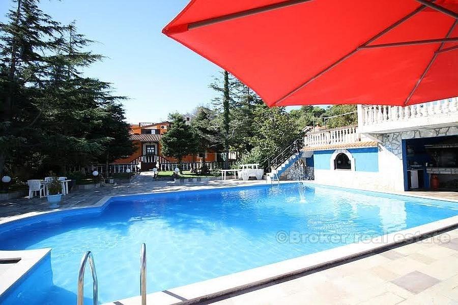 Charming villa with pool, for sale