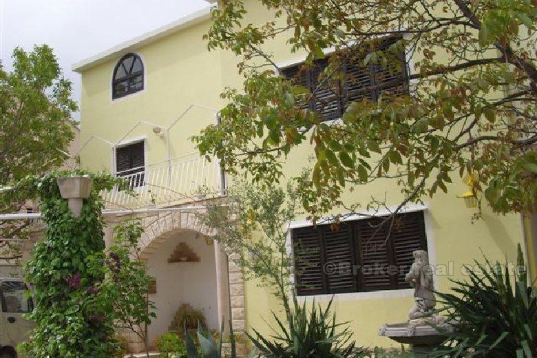 Casa nel centro della città, in vendita