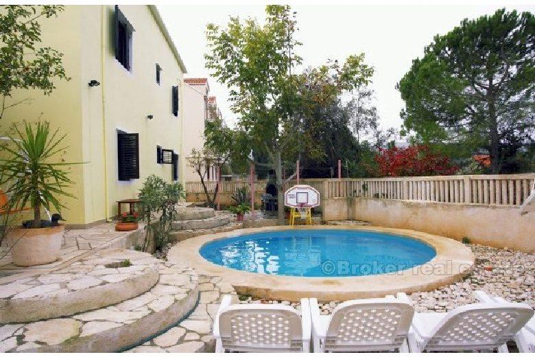 Casa nel centro della città, in vendita