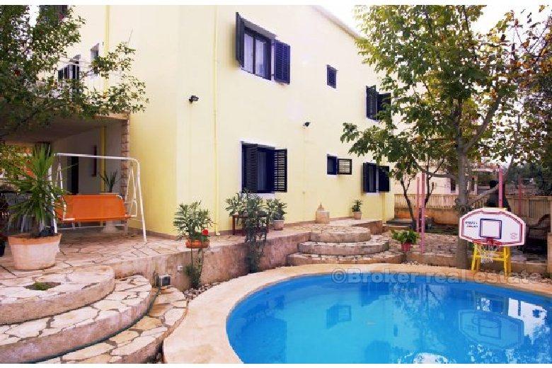 Casa nel centro della città, in vendita