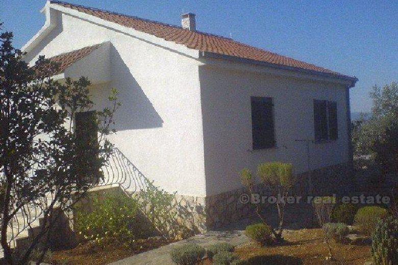 House overlooking the sea, for sale