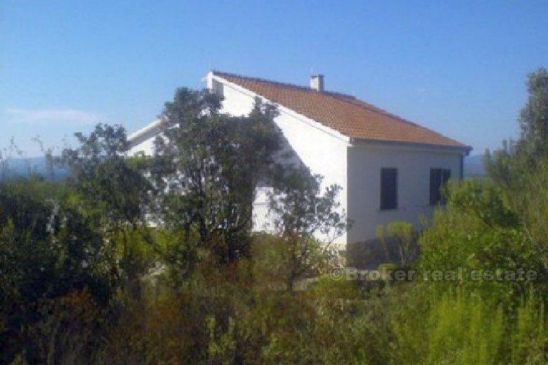 House overlooking the sea, for sale