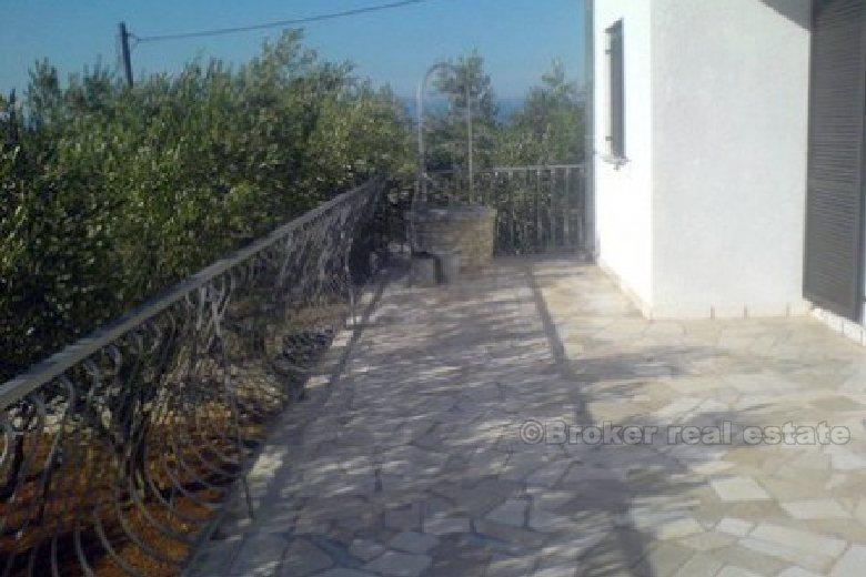 House overlooking the sea, for sale