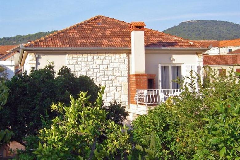 Hus i en liten landsby, til salgs