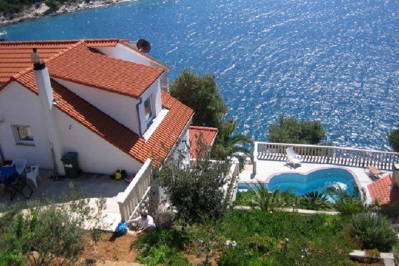 Villa con piscina, fronte mare, in vendita