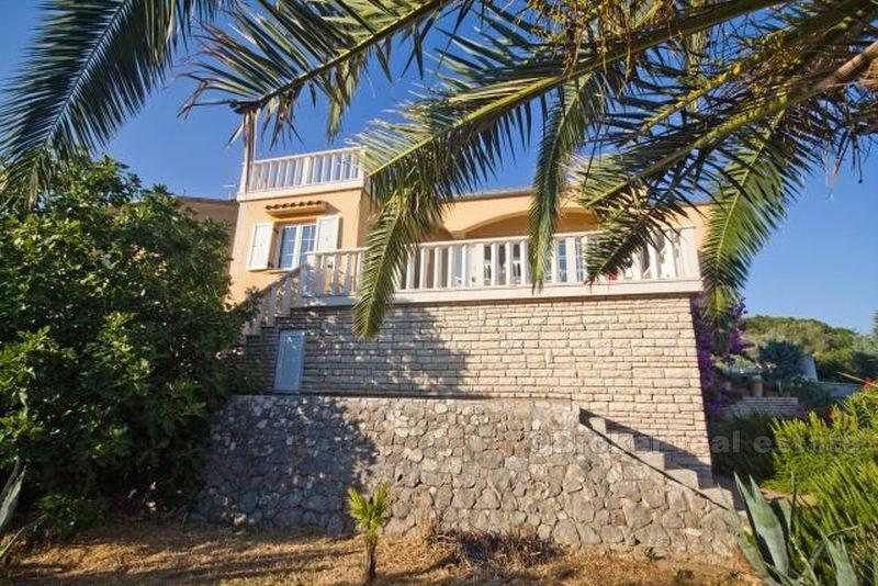 Вилла с захватывающим видом, для продажи