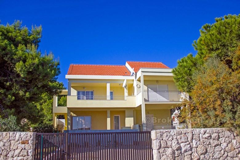 Vackert parhus, till salu